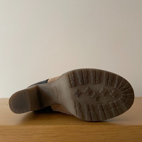 Carla G suede and leather ankle boot - Picture 8 of 9